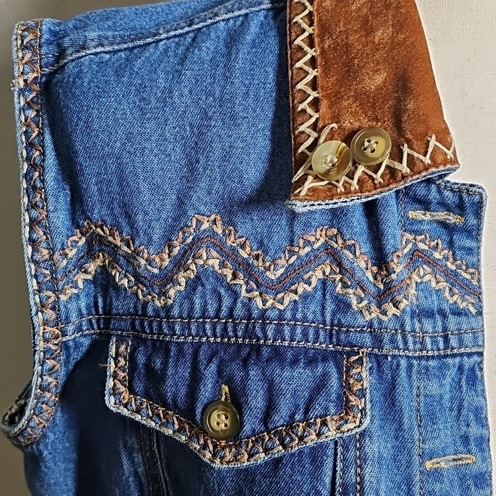 Boho Casual Embelished Denim Vest with Brown Stiching and button Accents Large - Picture 4 of 10